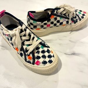 Like new Zara tennis shoes. Only worn once!